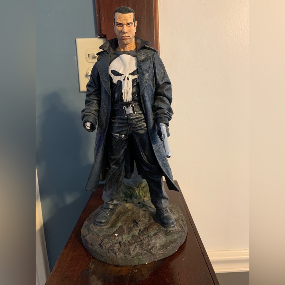 RARE The Punisher 12” Resin Statue Diamond Select Toys and Collectibles 2004